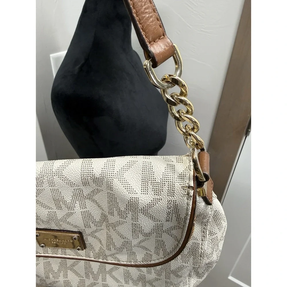 Michael Kors White Jet Set Item Signature Medium Tassel Flip Top Shoulder Bag